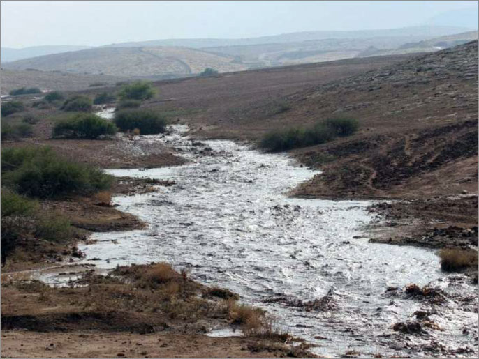 ‪إسرائيل تسيطر على منابع المياه الجوفية والسطحية الفلسطينية‬ (الجزيرة نت)