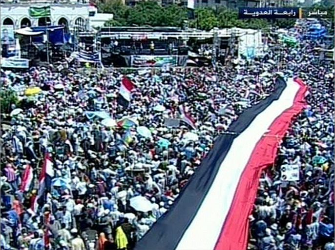 مؤيدو الرئيس المصري المعزول يحتشدون في رابعة العدوية ومعارضوه يدعون للتجمع في ميدان التحرير