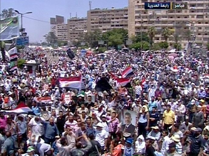أنصار الرئيس المصري المعزول محمد مرسي يستعدون لتنظيم مظاهرات للتنديد بما يسمونه انقلابا عسكريا