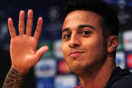 (FILES) - Picture taken on September 18, 2012 shows Barcelona's midfielder Thiago Alcantara waving during a press conference at the Camp Nou stadium in Barcelona on the eve of the Champions League football match FC Barcelona against Spartak Moscou. Bayern Munich have signed Spain Under-21 captain Thiago Alcantara from Barcelona on a four-year contract in a deal worth 25 million euros ($32.6 million), the European champions confirmed on July 14, 2013. New Bayern coach Pep Guardiola had said last Wednesday that "it was Thiago or nobody" on his wish list of new players at the Champions League winners and the midfielder, who had also been linked with a move to Manchester United, will fly to Munich for his medical in the coming days. AFP PHOTO/LLUIS GENE