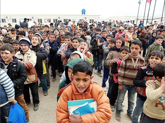 Syrian children, who are refugees, stand in queues at a school in Al- Zaatri refugee camp, in the Jordanian city of Mafraq, near the border with Syria February 12, 2013. The children resumed classes at school following a rainstorm three weeks ago that led the refugees at the camp to use the school building as a shelter. REUTERS/Muhammad Hamed (JORDAN - Tags: POLITICS EDUCATION)