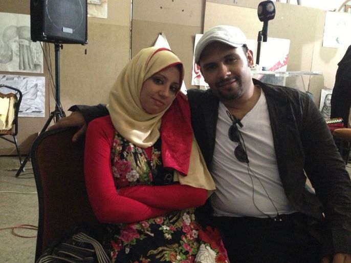 العروسان بلال عبد اللطيف وإيمان محمد عقدا قرانهما في رابعة للتأكيد على أن ما يسمعه الناس عن الاعتصام غير حقيقي