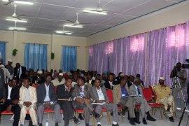 اجتماع للأطراف الصومالية في مدينة غرووي عاصمة إقليم بونت لاند في شهر مايو من العام الماضي - إقليم بونت لاند يجمد علاقته مع الحكومة الصومالية - قاسم أحمد سهل