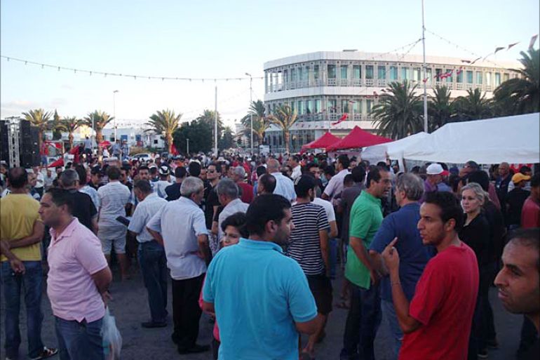 المعارضة تواصل تمسكها بحلّ الحكومة رغم تراجع أعداد المتظاهرين