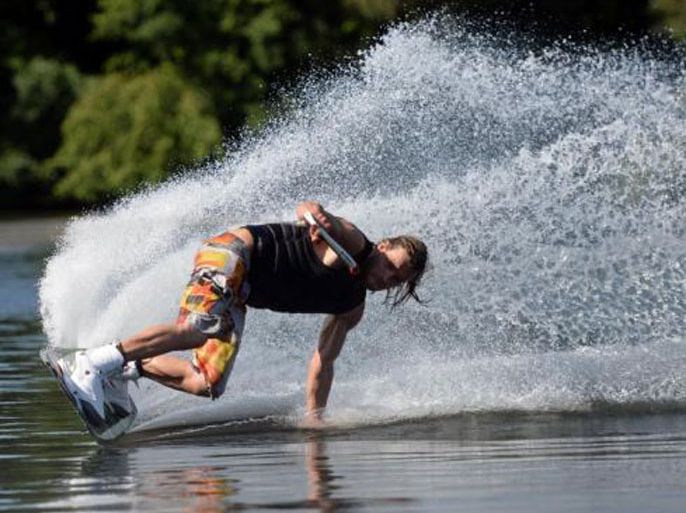 التزلج على الماء يساعد على تدريب الجسم على التوازن والتناسق العصبي العضلي