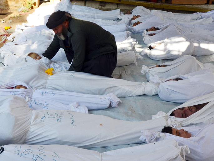 قتلى قصف الغوطة تجاوز 1300 قتيل (رويترز)