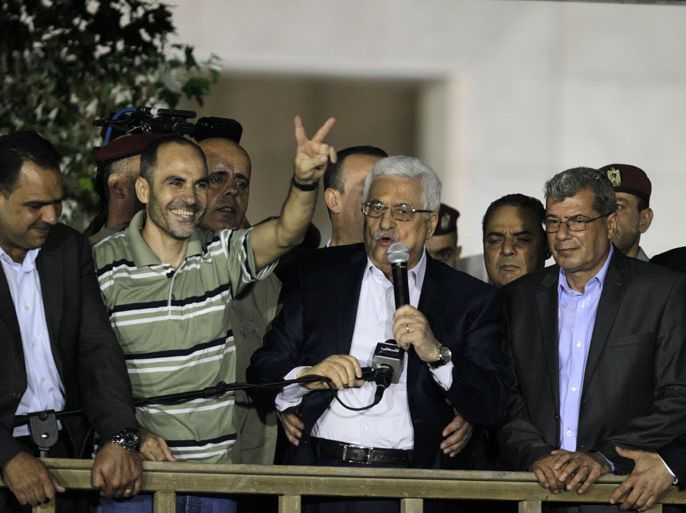 RAMALLAH, WEST BANK, - : Palestinian President Mahmoud Abbas addresses released Palestinian prisoners at his headquarters in the West Bank city of Ramallah, August14,2013. The release of the prisoners, all but one of whom were jailed before the Palestinian Authority was formed in 1994, has been hailed by Palestinian negotiators but has incensed some Israeli officials. AFP PHOTO / ABBAS MOMANI