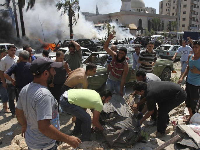 ‪المكونات السياسية اللبنانية دانت التفجيرين وحذرت من الفتنة المذهبية‬ (رويترز)