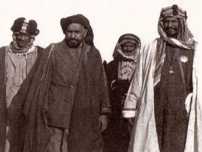 الشيخ خزعل -ثاني من اليسار- كان آخر حكام بني كعب في الأهواز (الجزيرة)شاهد فيديو الحلقة