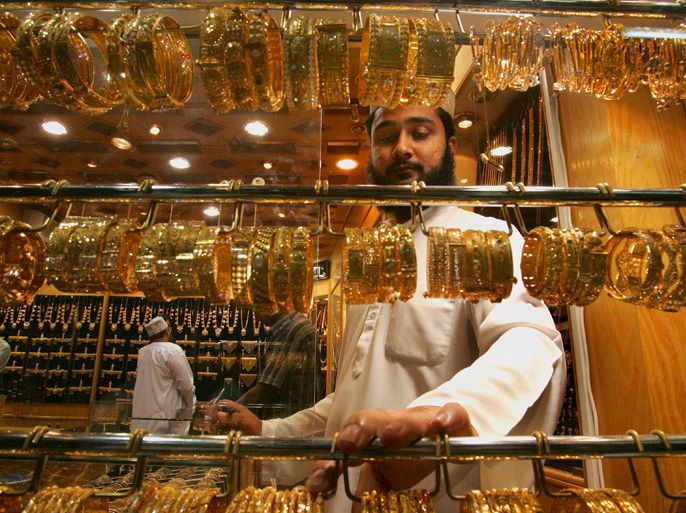 epa00558932 An Indian gold merchant counts gold rings from India in Muscat's Mutrah souq, Saturday 22 October 2005. Gold jewelry is given to wives and as a bride's dowry in Arab societies from Morocco to Iraq. EPA/MIKE NELSON