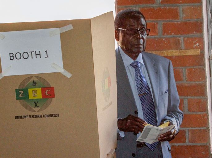 epa03808654 Zimbabwean President Robert Mugabe casts his ballot in the presidential elections at Mhofu Primary school in the capital Harare, Zimbabwe, 31 July 2013. Zimbabwe's 89 year-old President Robert Mugabe is seeking another term after thirty three years in power with his Zanu-PF party, whilst Prime Minister Morgan Tsvangirai leader of the Movement for Democratic Change (MDC) hopes to win and prevent this. EPA/AARON UFUMELI