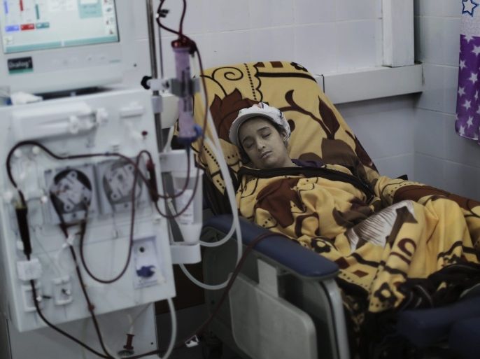 A Palestinian patient undergoes treatment at the dialysis department of the al-Shifa hospital in Gaza City, 17 September 2013.