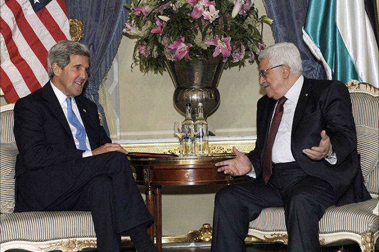 U.S. Secretary of State John Kerry (L) meets with Palestinian President Mahmoud Abbas in London September 8, 2013, to discuss the ongoing Israeli-Palestinian peace talks. REUTERS/Susan Walsh/Pool (BRITAIN - Tags: POLITICS)