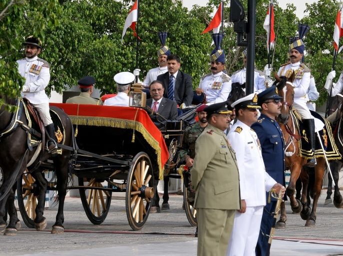 Pakistan President Asif Ali Zardari (C rear) rides in a horse-drawn carriage escorted by presidential guards as he arrives to inspect a guard of honour during his farewell ceremony at the Presidential Palace in Islamabad on September 8, 2013. Zardari stepped down and left his official residence on September 8 to become first elected president of the country completing his full term and leaving charge gracefully. Zardari, who faced criticism for leaving the economy and security in a shocking state during his five-year tenure, was presented a guard of honour by the armed forces.
