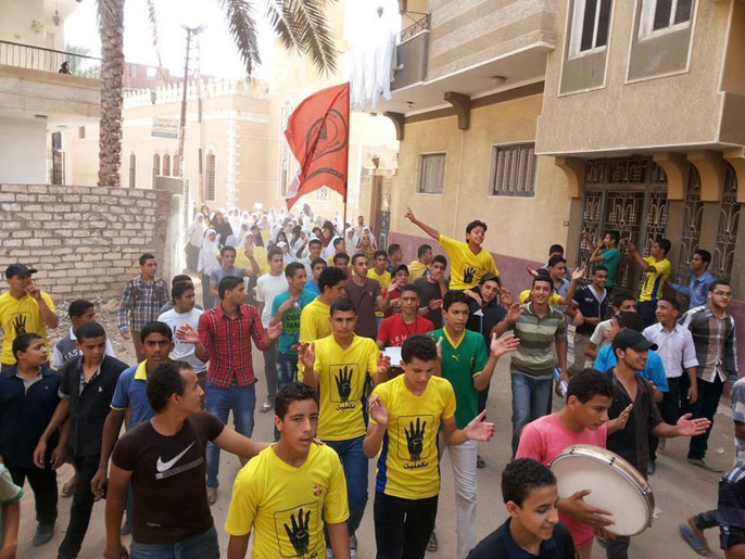 ‪طلاب المدارس في مصر يتظاهرون منذ بدء العام الدراسي ضد الانقلاب العسكري‬ (الجزيرة نت)