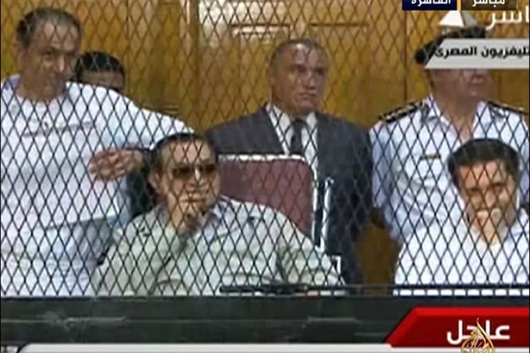 جلسات إعادة محاكمة مبارك ونجلية ووزير داخليتة