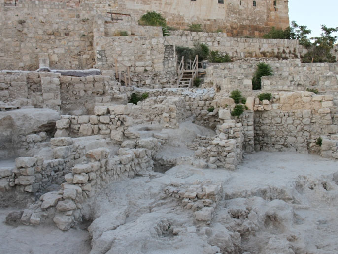 ‪باحثون إسرائيليون أكدوا عدم إمكانية مقارنة أهمية الاكتشاف بمكانة الأقصى المقدسة‬ (الجزيرة)