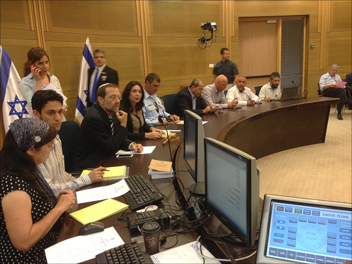 جلسة لجنة الداخلية في الكنيست الإسرائيلي التي تناقش تقسيم الأقصى زمنيا(الجزيرة)