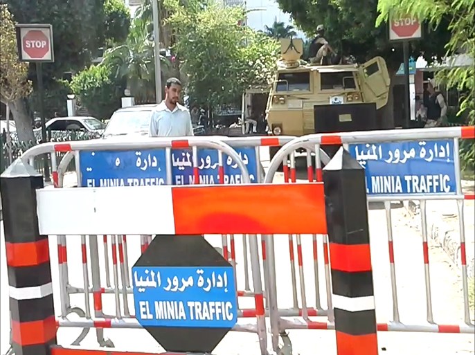 مدرعات الجيش أمام مديرية أمن المنيا - ممارسات سلطة الانقلاب ترفع وتيرة الرفض بالمنيا