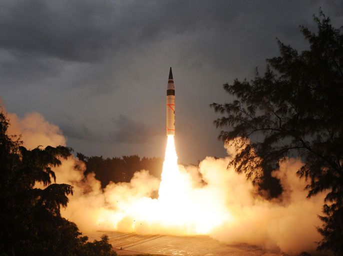 INDIA : This handout photograph released by India's Defence Research and Development Organisation (DRDO) shows the launch of an Agni V intercontinental ballistic missile at Wheeler Island, India's Orissa state, on September 15, 2013. India on September 15 successfully test-fired for a second time a long-range missile capable of carrying a nuclear warhead, marking another step in its military capabilities. AFP PHOTO/DRDO -- EDITORS NOTE--- RESTRICTED TO EDITORIAL USE - MANDATORY CREDIT "AFP PHOTO/DRDO" - NO MARKETING NO ADVERTISING CAMPAIGNS - DISTRIBUTED AS A SERVICE TO CLIENTS