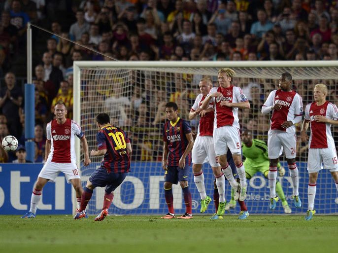 Barcelona's Argentinian forward Lionel Messi (2nd L) scores during the UEFA Champions league football match FC Barcelona vs Ajax Amsterdam at Camp Nou stadium in Barcelona on September 18, 2013. AFP PHOTO /