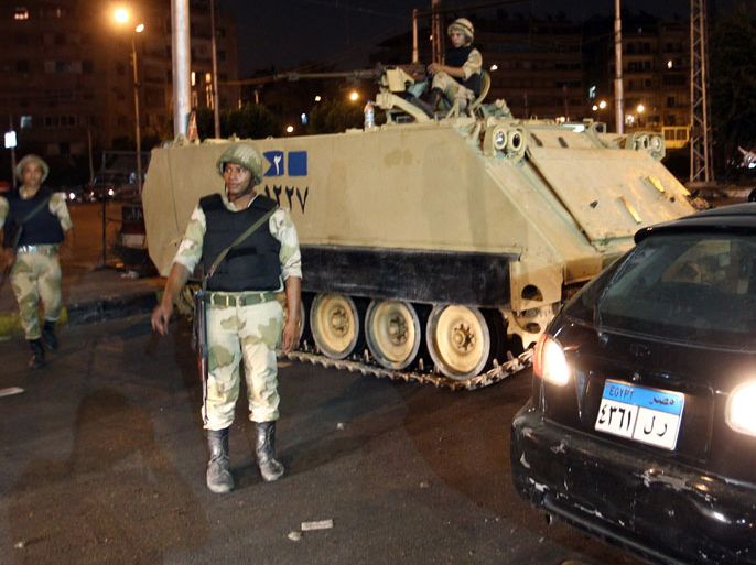 epa03831857 Egyptian army forces search vehicles at a check point during curfew in Heliopolis in Cairo, Egypt, 20 August 2013. A curfew imposed by the military-backed authorities on 19 August remained in force on 20 August, as authorities continued their arrest campaign against the Islamist group's middle and lower-ranking members. Local media reported that at least 200 were arrested in Cairo and other provinces, in addition to 1,400 people detained over the weekend. The tumult has left at least 855 people dead across Egypt, including more than 100 security