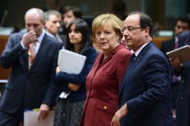 Brussels, -, BELGIUM : French President Francois Hollande and German Chancellor Angela Merkel arrive at the European Council meeting at the EU headquarters on October 24, 2013 in Brussels. European Union leaders opened today a summit dominated by a row over American spying that targeted German Chancellor Angela Merkel. AFP PHOTO / ERIC FEFERBERG