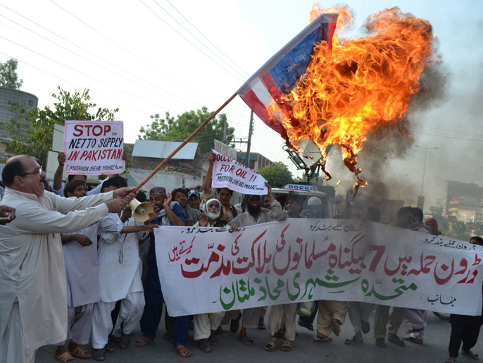 استياء شعبي باكستاني من الغارات الأميركية التي تقول باكستاان إنها قتلت 2200 شخصالفرنسية