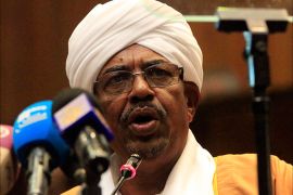 Sudan's President Omar al-Bashir gives an address at the opening of the eighth session of Parliament in Khartoum October 28, 2013. REUTERS/Mohamed Nureldin Abdallah (SUDAN - Tags: POLITICS)