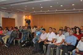 جانب من الحضور خلال مناقشة طرح" إدارة ذاتية لجهاز التعليم العربي