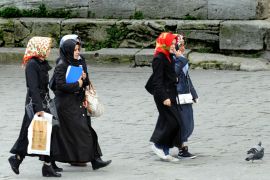 MST036 - Istanbul, -, TURKEY : (FILES) A file photo taken on October 23, 2010 shows Turkish women wearing headscarves walking on Beyazit Square in Istanbul. Turkey on October 8, 2013 lifted a ban on headscarves in state institutions as part of a package of reforms meant to bolster democracy. The ban, whose roots date back almost 90 years to the early days of the Turkish Republic, has kept many women from joining the public work force, but secularists see its abolition as evidence of the government pushing an Islamic agenda. AFP PHOTO / MUSTAFA OZER