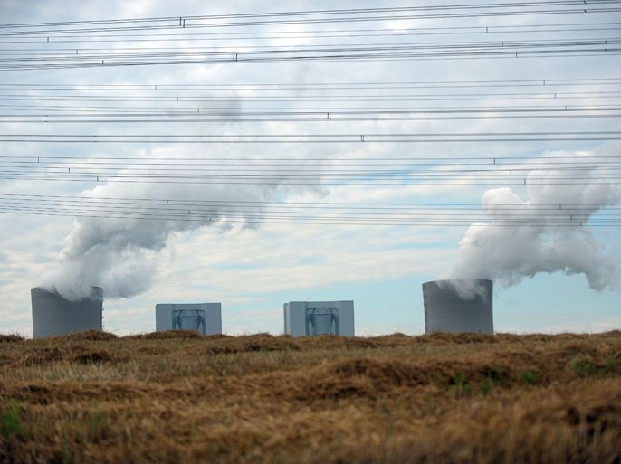 (FILE) Smoke rises from the cooling towers of the new RWE power station in Grevenbroich-Neurath, Germany, 15 August 2012. US government scientists who monitor carbon dioxide in the atmosphere from Hawaii said on 10 May 2013 that the concentration of CO2 in the atmosphere is the highest it has been in millions of years. The amount of carbon dioxide in the atmosphere has steadily risen from 317 parts per million in 1958, when measurements began, to 400, according to the CO2 monitoring programme at the Scripps Institution of Oceanography. Scientists believe the last time CO2 levels were at the 400 parts per million level was two to four million years ago. EPA/FEDERICO GAMBARINI