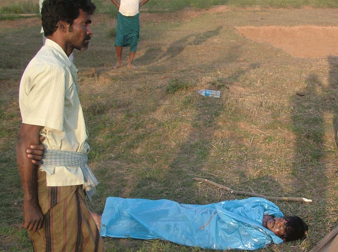 epa03096739 The body of a victim of poisonous liquor being kept on the ground before cremation in Bhubaneswar, Orissa, India 08 February 2012. At least 34 people died after drinking illegally-brewed poisonous alcohol in India's eastern state of Orissa, media reports said EPA/STR