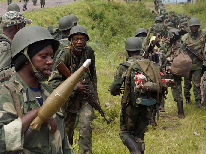 Congolese soldiers move to frontline positions as they advance against the M23 rebels in Kibumba, north of Goma October 27, 2013. REUTERS/Kenny Katombe (DEMOCRATIC REPUBLIC OF CONGO - Tags: MILITARY POLITICS CIVIL UNREST CONFLICT)