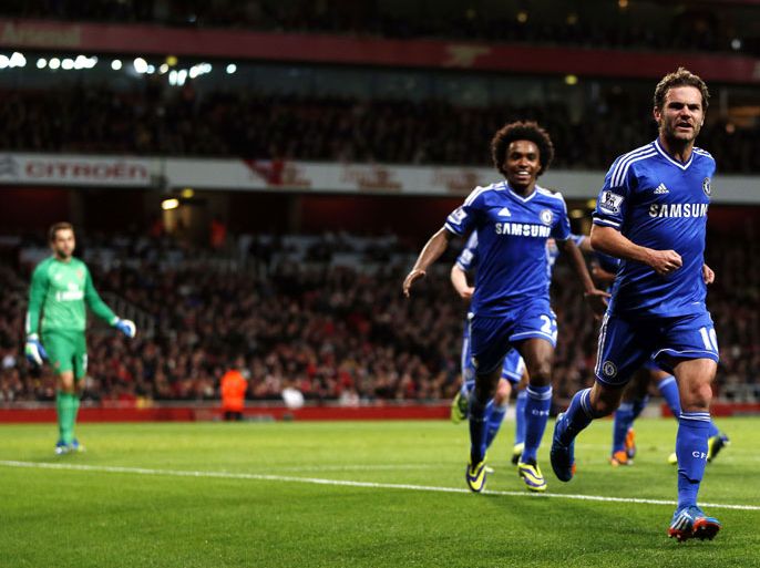 Chelsea's Spanish midfielder Juan Mata celebrates scoring their second goal during the English League Cup fourth round football match between Arsenal and Chelsea at the Emirates Stadium in London on October 29, 2013. AFP PHOTO / ADRIAN DENNIS