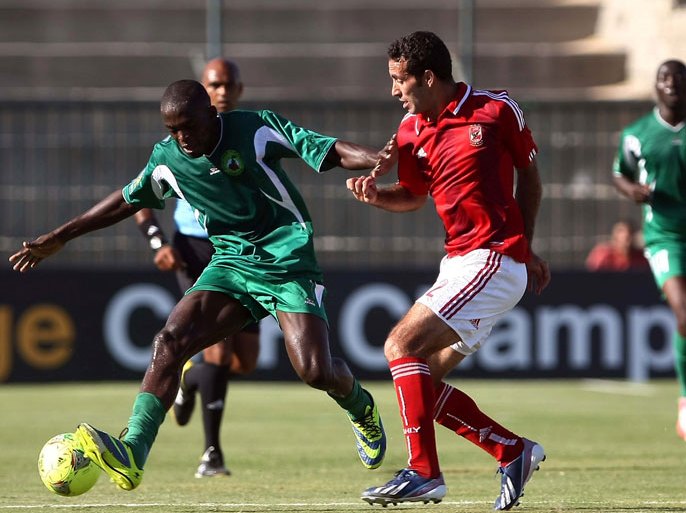 Egypt’s footballer Mohamed Abo Trika (R) of al-Ahly vies for the ball against Cameroon's Moussa Souleymanou of Coton Sport during their African Champions League semi-final football match at El-Gouna stadium in Hurghada on October 20, 2013. The match ended in sa 1-1 draw. AFP PHOTO / STR