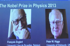 411 - Stockholm, Stockholms län, SWEDEN : A screen displays photos of Belgian theoretical physicist Francois Englert (L) and British theoretical physicist Peter Higgs (R) both awarded laureates of the 2013 Nobel Prize in Physics during a press conference on October 8, 2013 at the Nobel Assembly at the Royal Swedish Academy of Sciences in Stockholm.