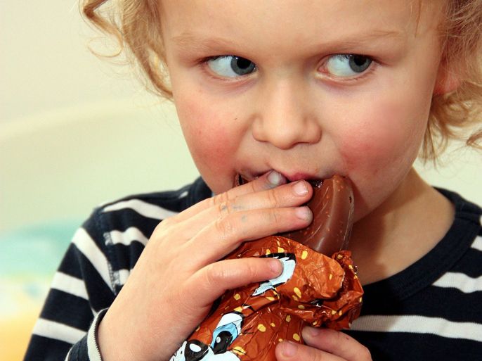 استخدام الحلوى كوسيلة للمواساة أو المكافأة يؤدي إلى تطور سلوك غذائي غير صحي لدى الطفل