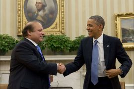 US President Barack Obama and Pakistani Prime Minister Nawaz Sharif (L) shake hands during a meeting in the Oval Office of the White House in Washington, DC, October 23, 2013. AFP PHOTO / Saul LOEB