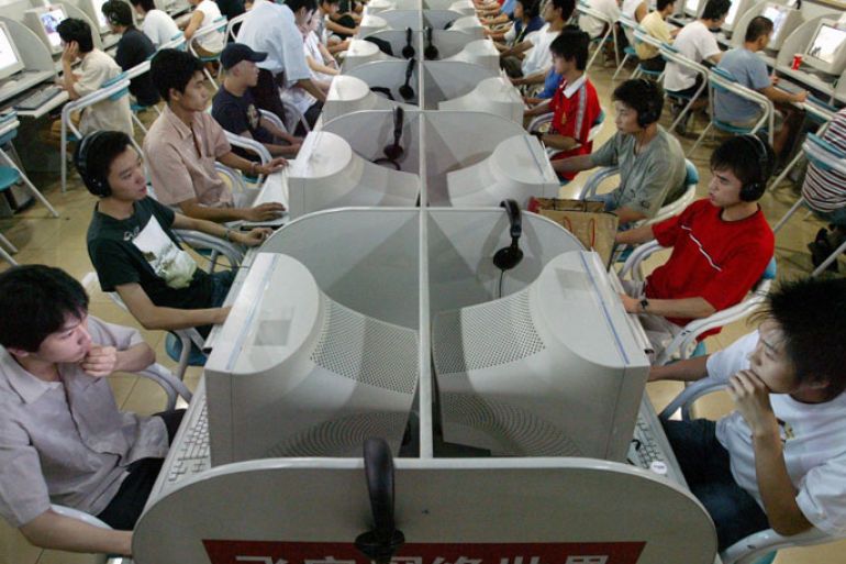 Chinese people surf the web at an internet cafe in Beijing's university district, Monday 28 July 2003. The number of internet users in China grew 15.1 percent during the first half of this year, pushing the country's number of surfers to 68 million people said a local research center last week. While the group is second in size only to the that of the U.S., it still only comprises 5 percent of China's entire population... leaving huge room for growth in the market as seen by the exploding stock market value of Chinese portals Sohu.com and Sina.com, up 539 and 346 percent respectively during the first six months of this year. EPA PHOTO/EPA/MICHAEL REYNOLDS