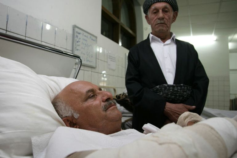 Arbil, -, IRAQ : A Iraqi Kurdish man lies on a bed after he was treated at a hospital in the capital of Iraq's autonomous Kurdish Arbil on September 30, 2013 following a car bomb attack the day before. Militants killed six people in Arbil on September 29 in a rare attack on an area usually spared the violence plaguing other parts of the country. AFP PHOTO / SAFIN HAMED