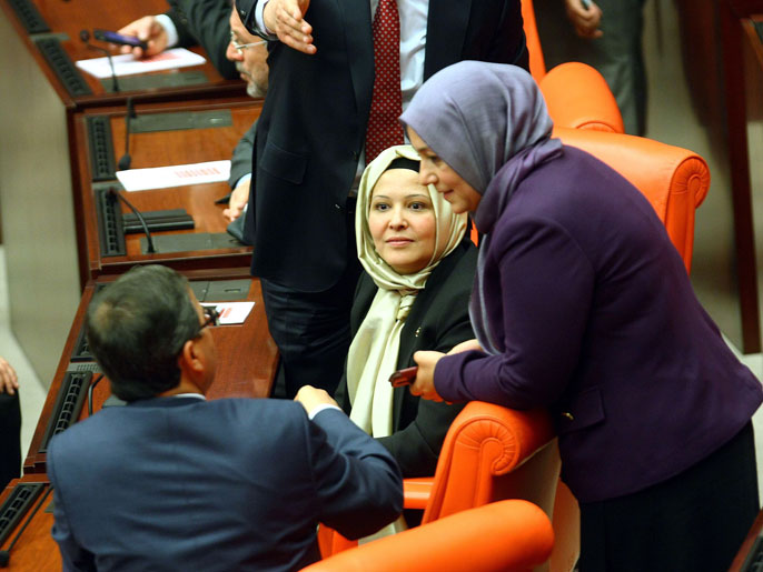 نائبات تركيات بالحجاب للمرة الأولى بعد رفع حظر ارتدائه (الفرنسية-أرشيف)