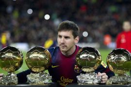 epa03539603 FC Barcelona's Argentinian striker Lionel Messi poses with his FIFA Ballon d'Or 2009, 2010, 2011 and 2012 before their Spanish King's Cup quarter final first leg soccer match against Malaga played at the Camp Nou stadium, in Barcelona, northeastern Spain, 16 January 2013. EPA/ALEJANDRO GARCIA