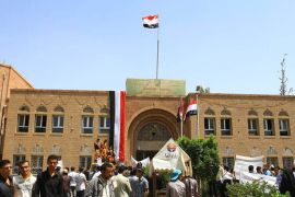 رئاسة جامعة صنعاء بررت تعليق الدراسة بمحاصرة الطلاب لاجتماع مجلسها