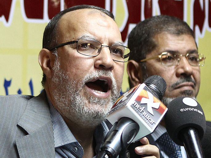FILES) A file picture taken on November 22, 2010 shows Senior member of the Muslim Brotherhood Essam al-Erian (L) attending a press conference in Cairo. Egyptian authorities on October 30, 2013