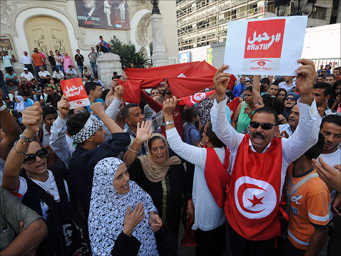 مظاهرات المعارضة التونسية طالبت بالرحيل الفوري للحكومة الحالية (الفرنسية)