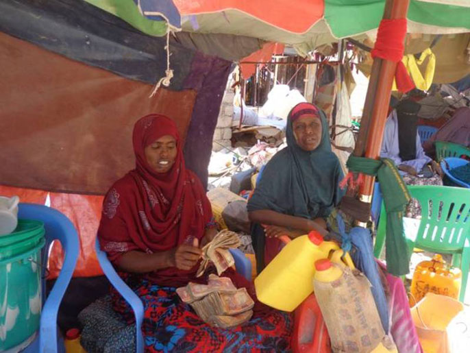 ‪عدد الأرامل الصوماليات اللاتي يعملن بسوق بوصاصو وحده بألفي أرملة‬ يُقدر (الجزيرة)