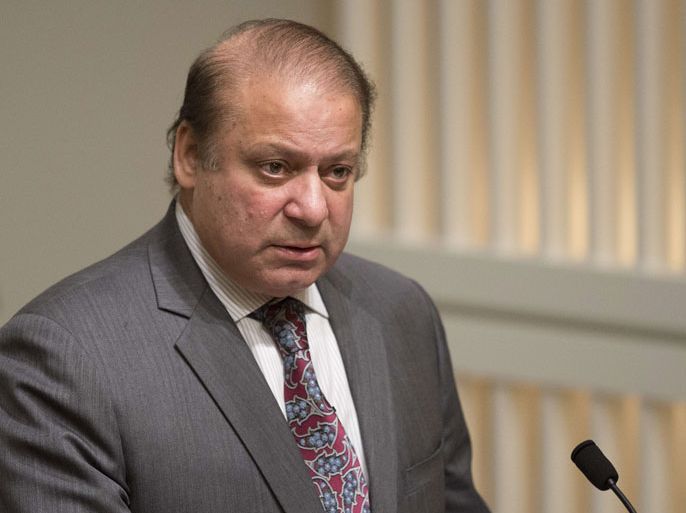 Pakistani Prime Minister Nawaz Sharif speaks at the US Institute of Peace in Washington, DC, October 22, 2013. Sharif vowed Tuesday to go the "extra mile" to make peace with India, saying the historic rivals can resolve all issues through dialogue. Sharif, addressing the US Institute of Peace in Washington, said that Pakistan "will not be found wanting in walking the extra mile" with India. AFP PHOTO / Jim WATSON