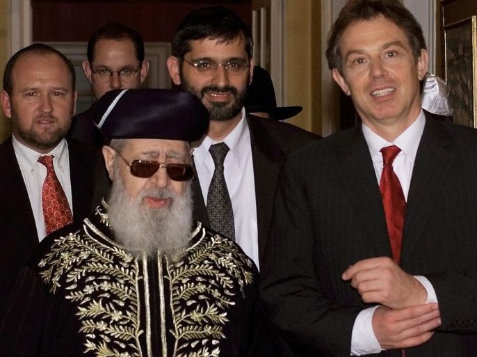 Israeli Rabbi Ovadia Yosef (2nd L) walks down the corridor with Britain's then Prime Minister Tony Blair (R), Israel's then Labour Minister Eli Yishai (2nd R) and Yosef Maccaba (L), the head of the Shas friends in London, during their visit to the Prime Minister's London residence in Downing Street, in this November 29, 1999 file photo. Yosef, an Iraqi-born sage who turned an Israeli underclass of Jews of Middle Eastern heritage into a powerful political force, died on October 7, 2013 at the age of 93, plunging masses of followers into mourning.