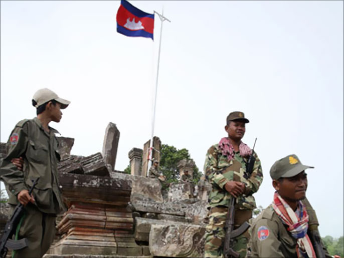 ‪جنود كمبوديون يرابطون‬ (الفرنسية)
